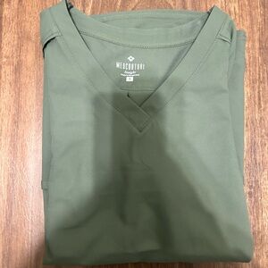 MEDCOUTURE INSIGHT SCRUB TOP